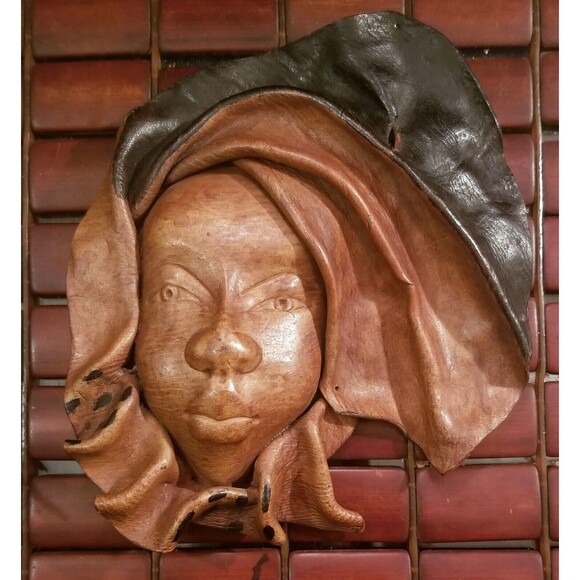 Pair Vintage African Handcrafted Leather Woman's Face Sculptures. 8.5"x7" 7"x4" - Picture 2 of 7